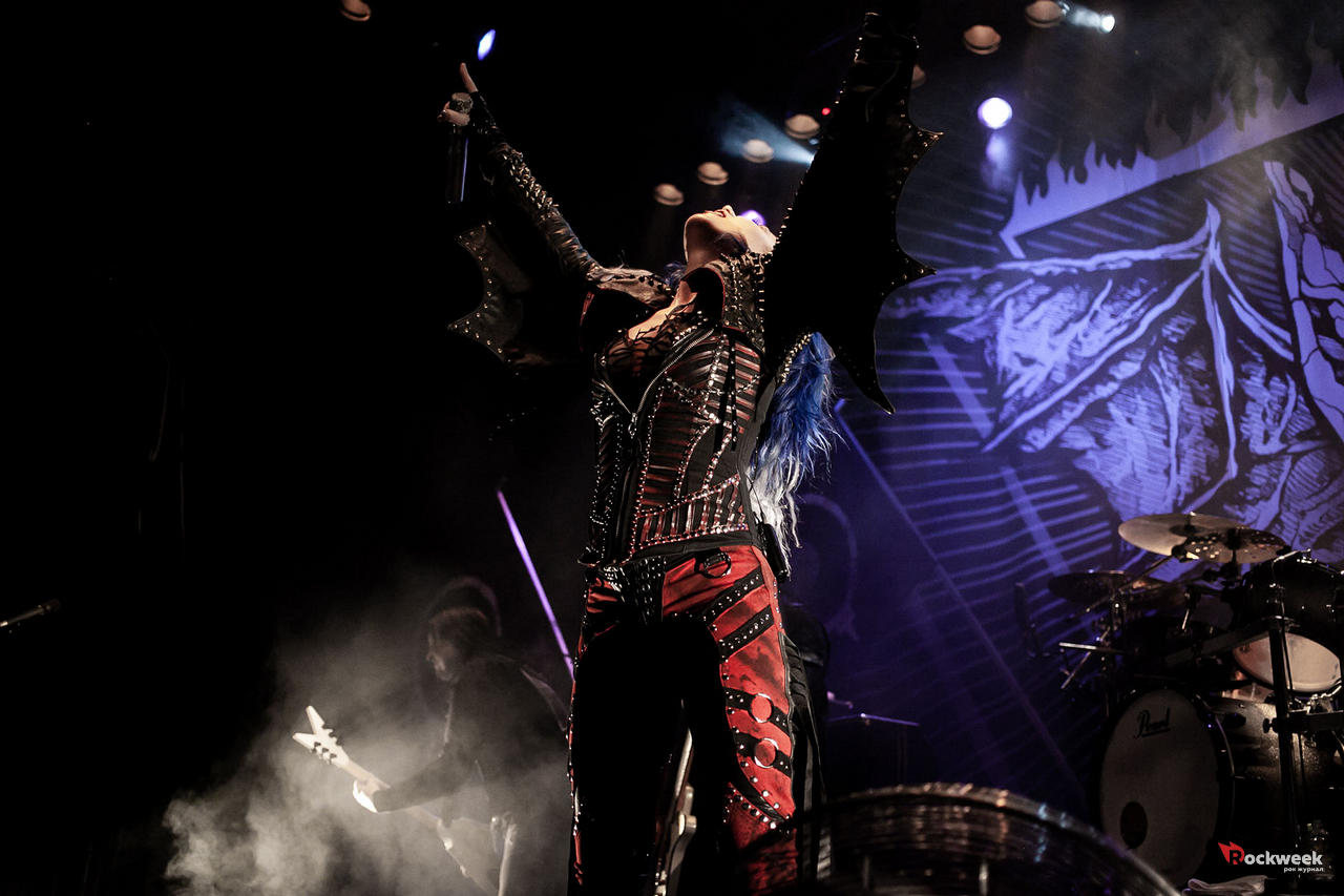Rockweek.ru-Arch-Enemy-ГлавClub-2019-18