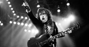 ANGUS YOUNG. БИОГРАФИЯ МУЗЫКАНТА Angus Young. Биография музыканта