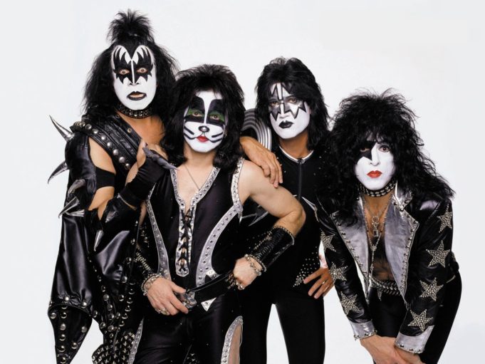 БИОГРАФИЯ ГРУППЫ KISS БИОГРАФИЯ ГРУППЫ KISS