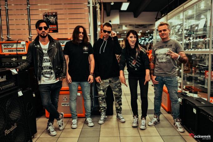 Кеды – LOUNA feat. PROSPECT AVENUE