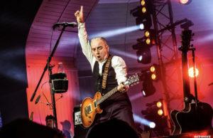 Вдарили оранжевым настроением по тучам над Москвой