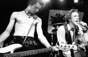 Джонни Роттен – «рабские» условия договора с участником группы Sex Pistols Sex Pistols Джонни Роттен сериал «Пистолет»