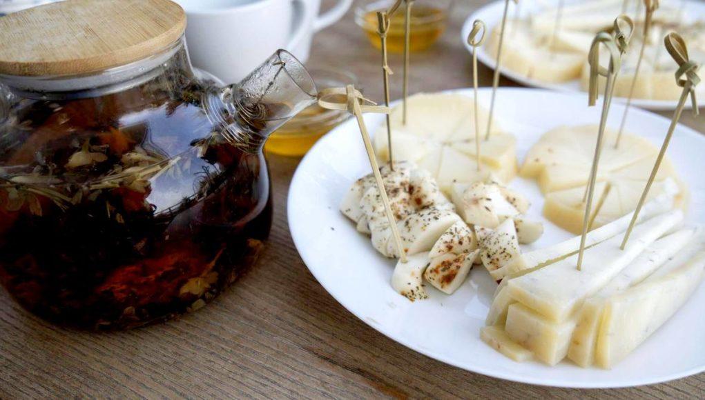 Натуральные продукты Крыма: как выбрать мед, травы и подарочные наборы